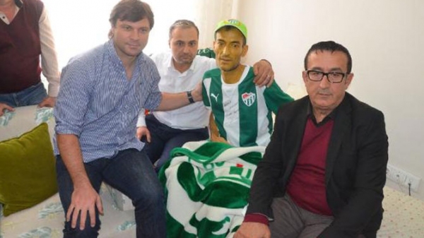 Sağlam'dan kanser hastası taraftara ziyaret