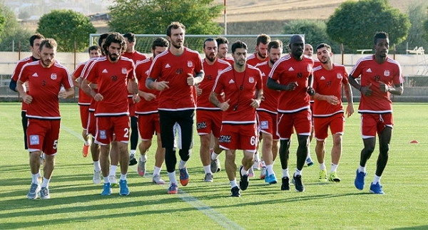 Sivasspor'da futbolculara izin