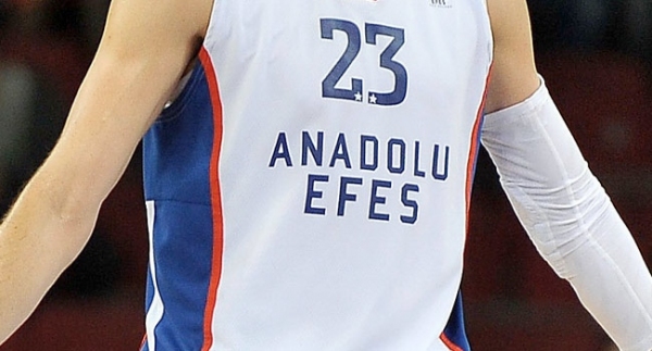 Anadolu Efes, Milano deplasmanında