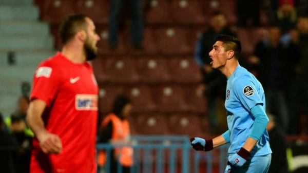Cardozo atıyor diğerleri bakıyor!