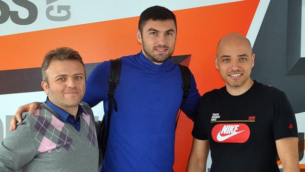 Burak Yılmaz'ın tedavisini Savaş Kudaş yapıyor...
