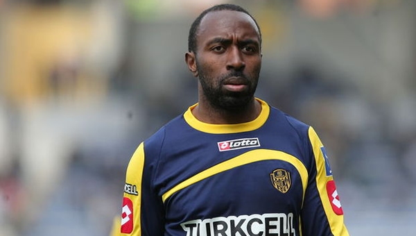 Darius Vassell yazar oldu