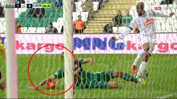 Bursaspor - Çaykur Rizespor maçında çıldırtan karar