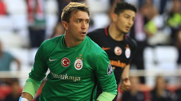 Muslera: "17 kişiye karşı oynadık!"