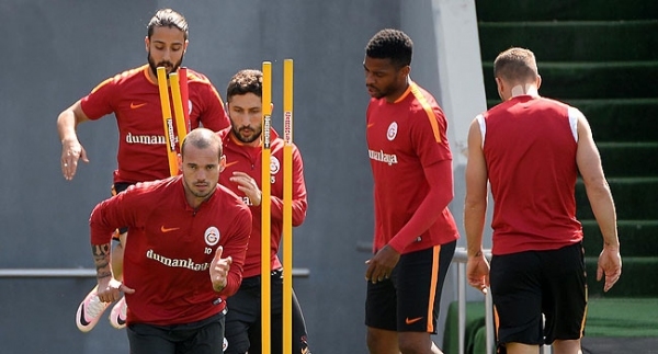 Sneijder ve Sinan takımla çalıştı