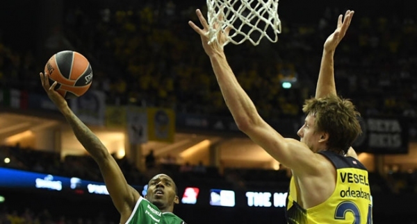 Fenerbahçe, Türk basketbol tarihinde bir ilki gerçekleştirdi