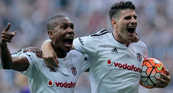 Gomez "gol krallığı" için gün sayıyor