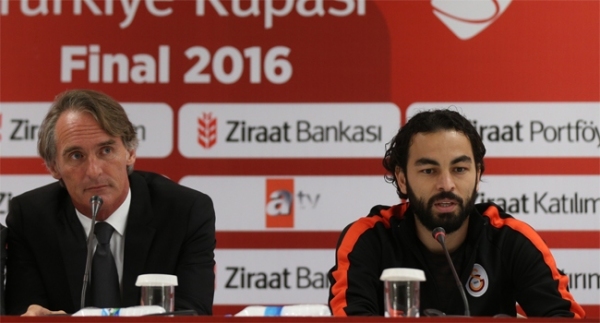 "Sneijder 11 yaşındayken ben hocalığını yapıyordum"