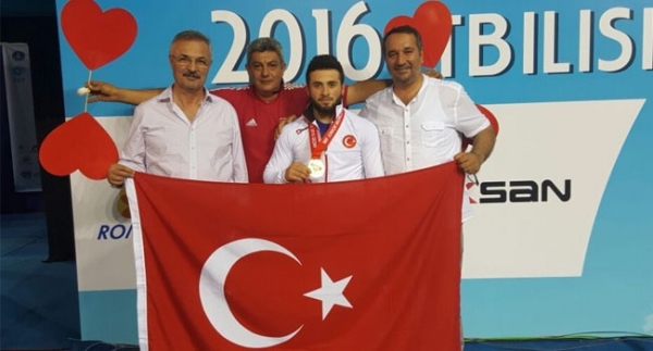 Erdoğan, milli halterci Okyay'ı kutladı