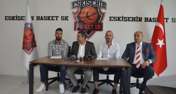 Eskişehir Basket'te çifte imza