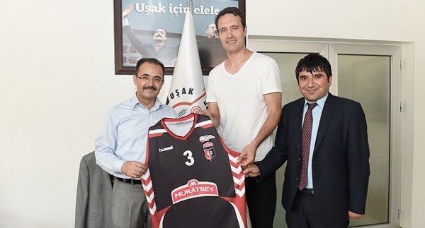 Uşak Sportif, Ademoğlu ile uzattı