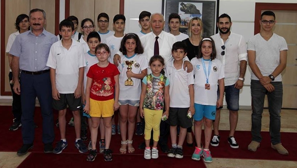 Yenimahalle'nin şampiyonları Yaşar'ı ziyaret etti