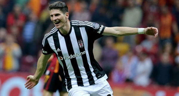 Mario Gomez, Wolfsburg'a transfer oldu