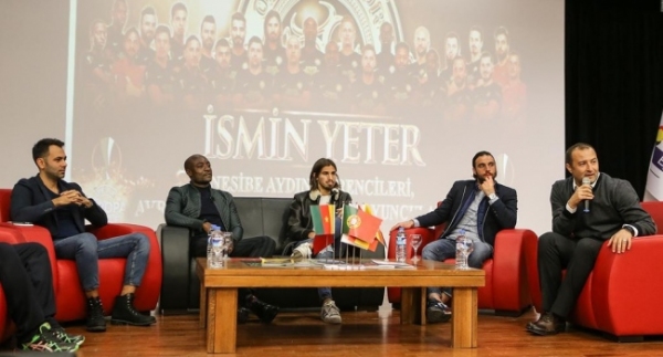 Osmanlısporlu futbolcular öğrencilerle buluştu