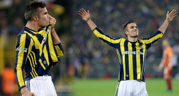 Van Persie'den devre arası jesti
