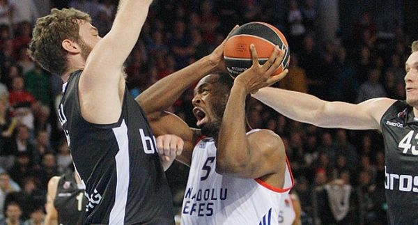 Anadolu Efes, Almanya'da üzüldü