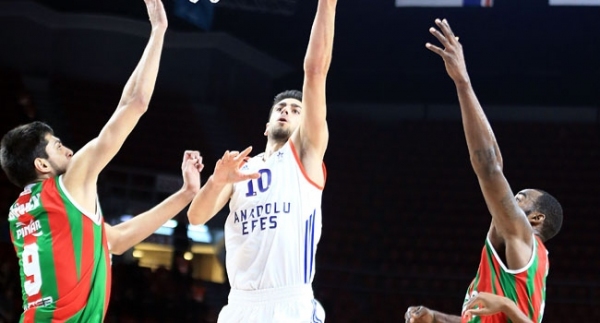 Anadolu Efes, Karşıyaka'ya fark attı