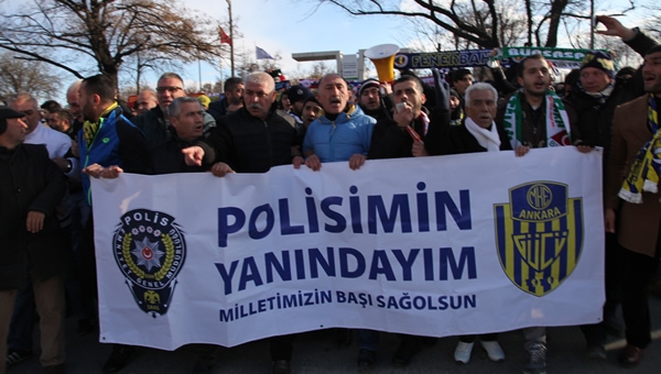 Tüm taraftarlardan ortak yürüyüş: "Polisimin yanındayım"