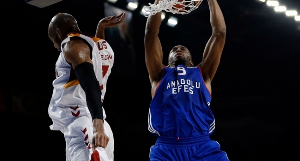 Anadolu Efes, Yunanistan deplasmanında