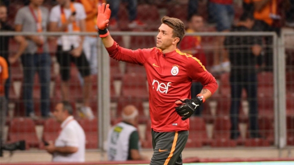 Dünya devi Muslera'yı listesine aldı!