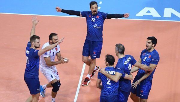 Halkbank'ta iki heyecan birden