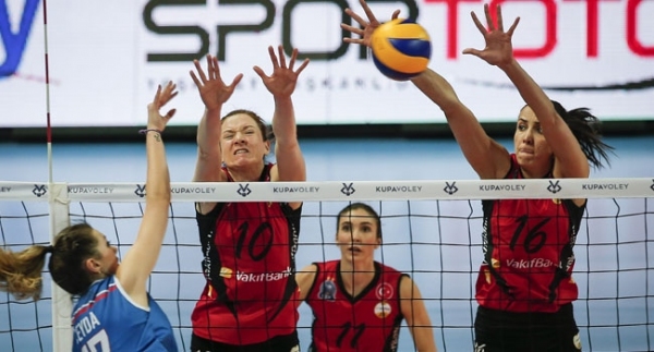 VakıfBank ilk finalist