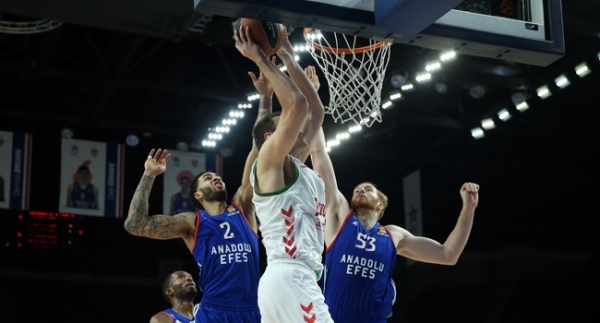 Efes, Baskonia'ya geçit vermedi