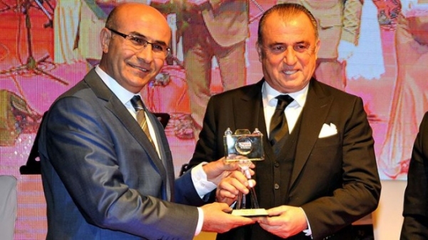 Fatih Terim'e Adana'da Onur Ödülü verildi
