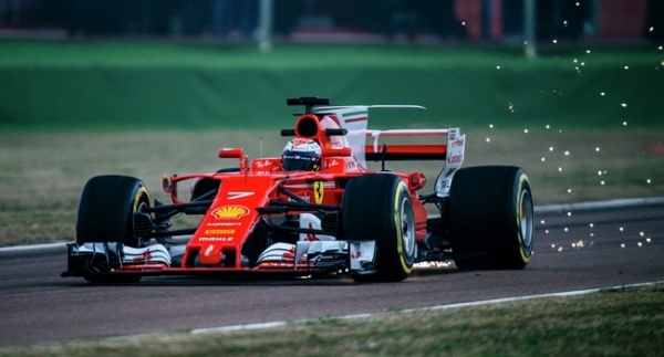 Ferrari yeni F1 aracını tanıttı
