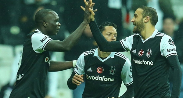 Aboubakar atıyor, Cenk bakıyor!