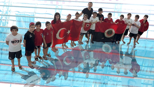 Gençlerbirliği'nin yüzme takımı başarılara doymuyor