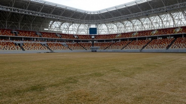 Malatya Stadyumu’nun çimleri bakıma alındı