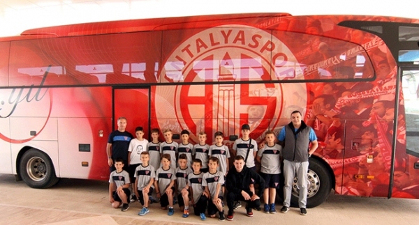 Antalyaspor, Kosovalı miniklere kapılarını açtı