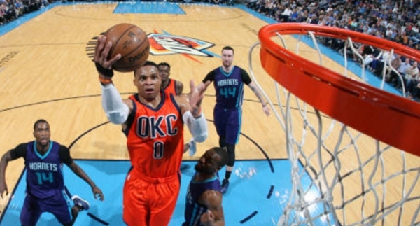 Westbrook rekora bir adım daha yaklaştı