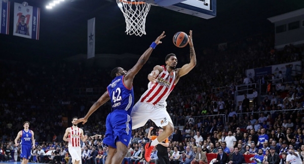 Anadolu Efes'te hedef Dörtlü Final