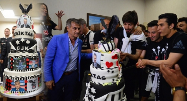 Beşiktaş şampiyonluk pastası kesti