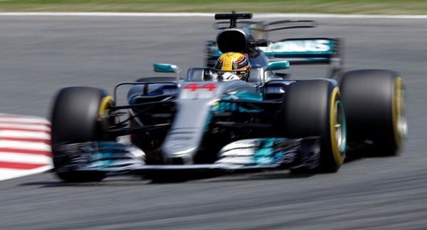 İspanya'da pole pozisyonu Hamilton'ın