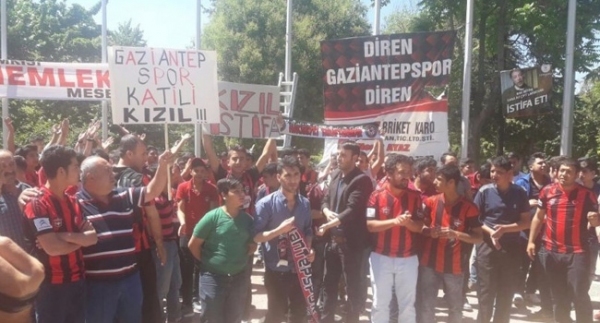 Taraftarlardan Gaziantepspor yönetimine tepki