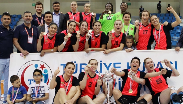 Yenimahalle Belediyespor, 0.3 puan farkla şampiyonluğu verdi!