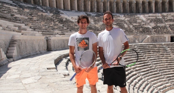 Aspendos'ta tenis maçı