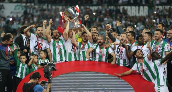 Atiker Konyaspor'da kupa coşkusu