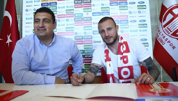 Aydın Karabulut, Antalyaspor'a imzayı attı