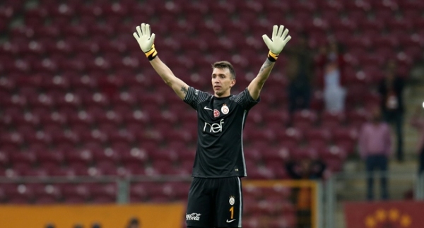 Muslera 2. dalya için sahada