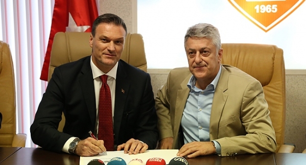 Samsunspor'da Alpay Özalan dönemi başladı