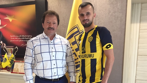 Ankaragücü, eski golcüsüne imzayı attırdı