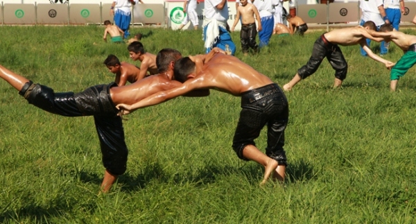 Kırkpınar Yağlı Güreşleri başladı