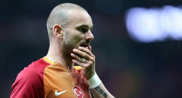 Sneijder, UEFA listesinde yok