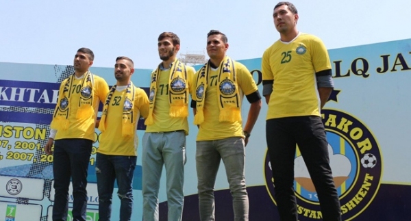 Şotalı Pakhtakor'da yeni transferler basına tanıtıldı