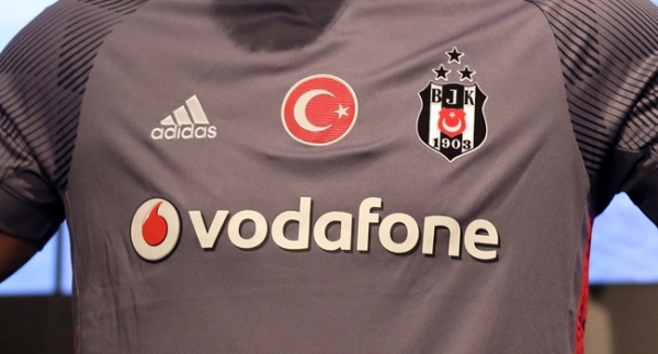 Beşiktaş 100 bin forma sattı