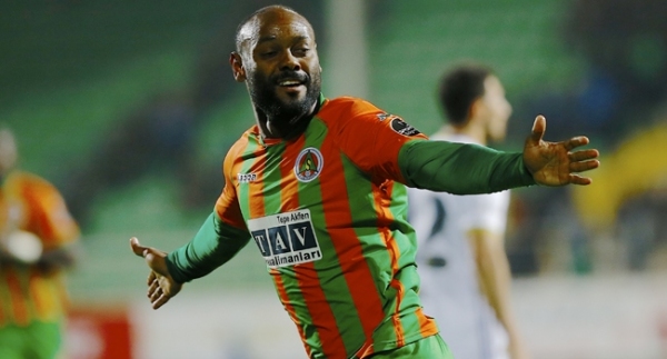 Vagner Love'dan 30 gol sözü